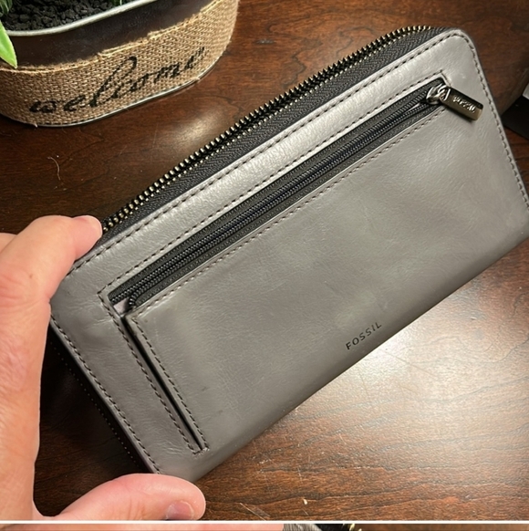 Fossil Studded Wallet - Picture 9 of 14